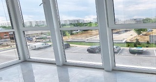 Панорамное остекление балкона Стрежевой цена от 11 тыс. руб. м/п.